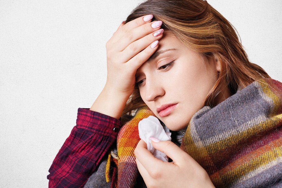 Donna con influenza