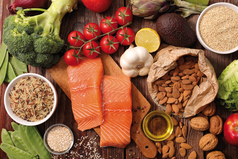 Tranci di salmone verdura frutta secca