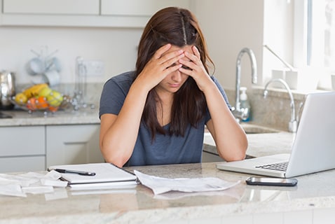 Ragazza stressata lavoro