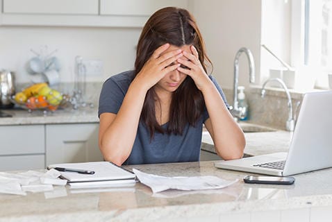 Ragazza stressata lavoro